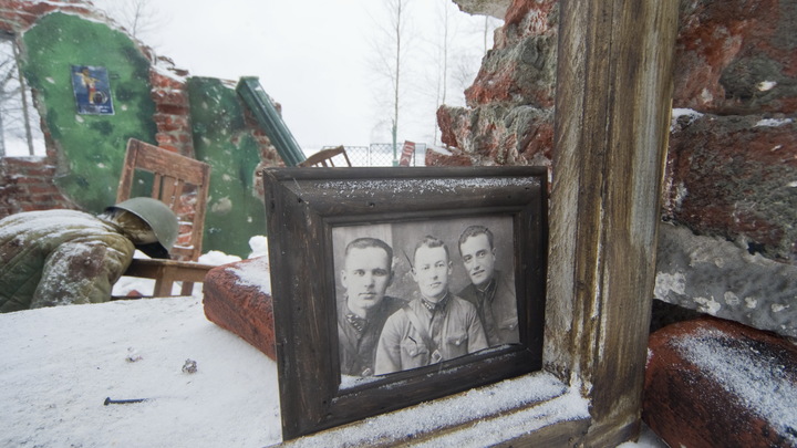 Пронзён не дробью, не картечью, а осколками мин: На Невском пятачке нашли моленный крест