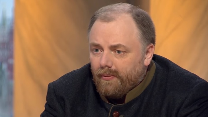 Подвинуть международное сообщество ради упоминания о Боге: Холмогоров о поправках в Конституцию