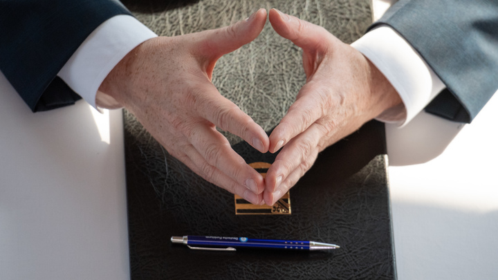 Морковка и кнут: образ отставок губернаторов искусно описал Минченко