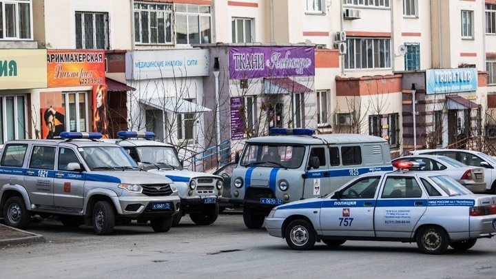 Полиция Челябинска назвала причину задержания молодежи у памятника Курчатову