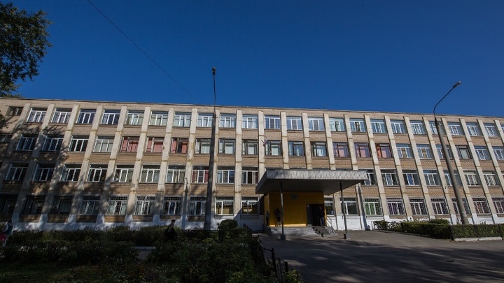В социальном центре Копейска ребенка остригли, связали и повезли в больницу