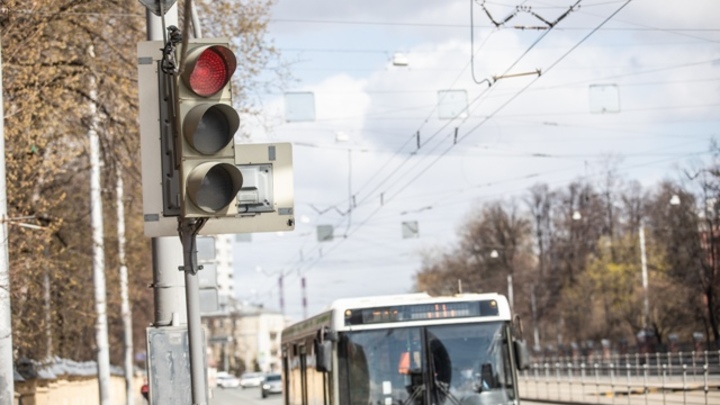 В Кургане до 30 апреля отменили рейсы автобусов до кладбища
