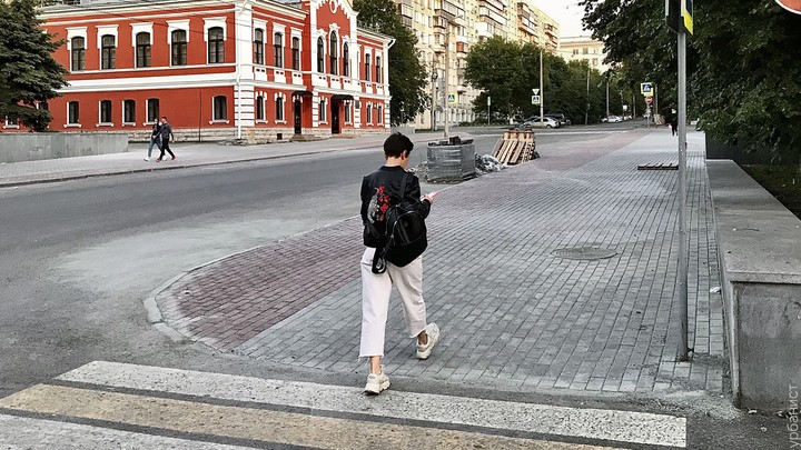 В центре Челябинска впервые занизили тротуар