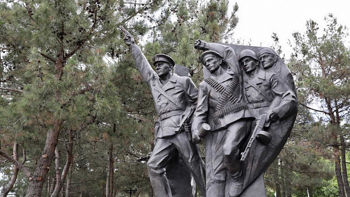 В Геленджике открыли памятник куниковцам
