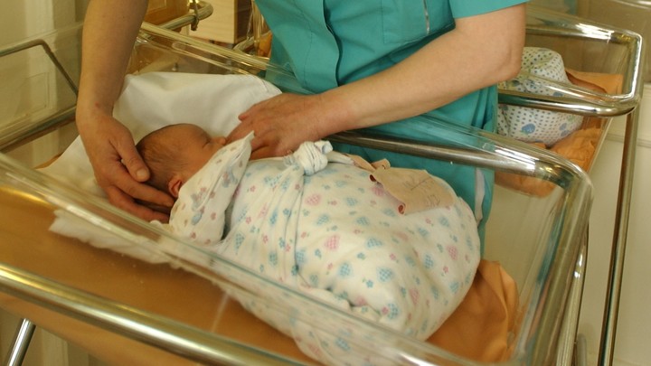 Матери подкидыша, которого отец втайне сдал в больницу, сделают ДНК-тест