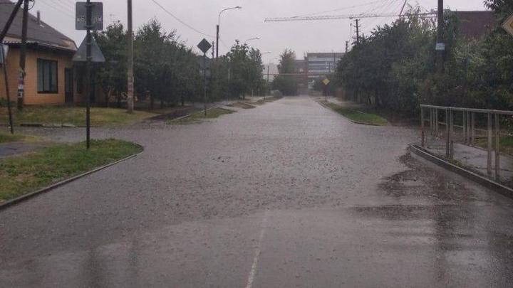 На улицы Краснодара вышла водооткачивающая техника