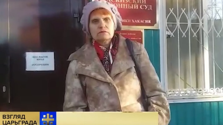 Атака на бедных родителей: Жительнице Хакасии не отдают ребёнка из-за сарая