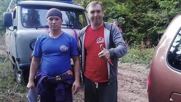 В Мезмае спасатели вывели из леса заблудившуюся семейную пару