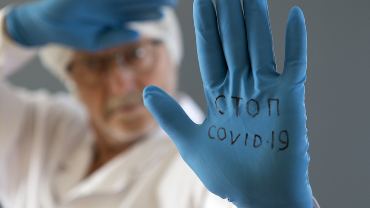 Вакцинация без альтернатив. Кто и зачем переписывает решения Путина?