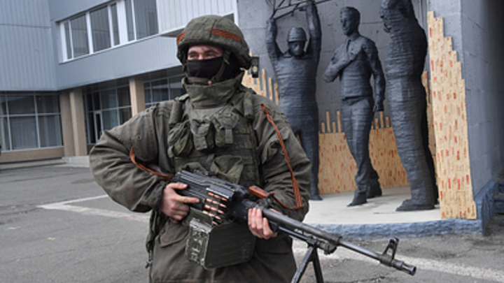 В Донбассе 11 русских солдат смогли сдержать атаку 300 неонацистов: Враги лезли со всех сторон!