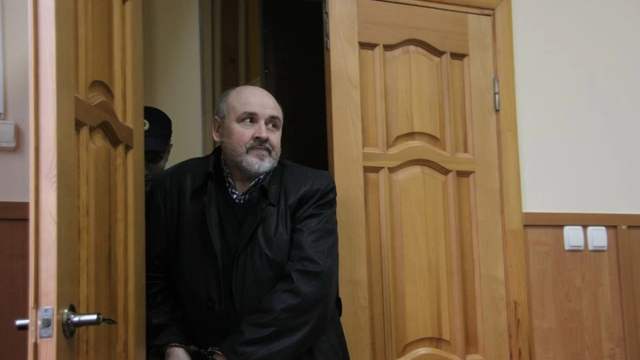 С осужденного за взятки директора Тепличного Виктора Шляхова взыскано 7 миллионов рублей