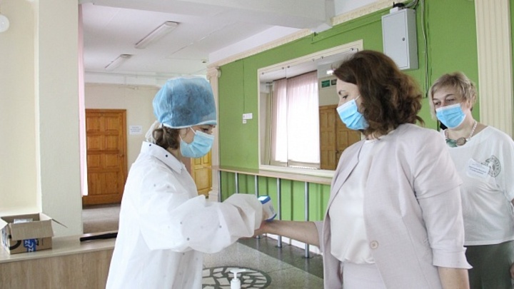 Коронавирус в Новосибирске: восемь смертей, вакцинация мэра и перебои с общественным транспортом