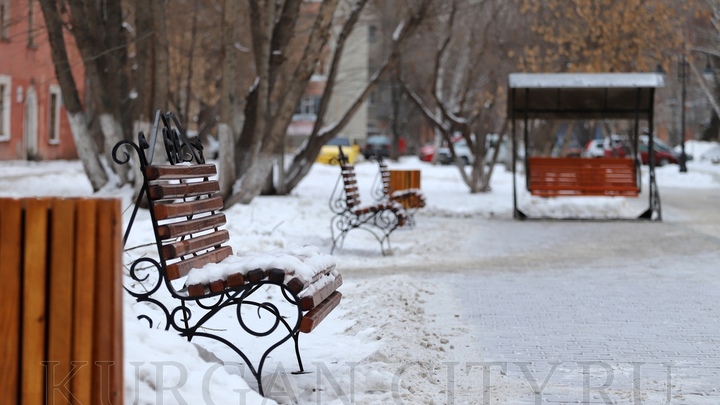 В Кургане в Бошняковском сквере уже можно гулять и отдыхать