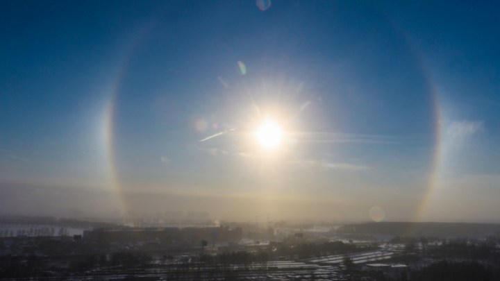 Пора срочно наступать!: В небе над Москвой увидели прожектор Судного дня