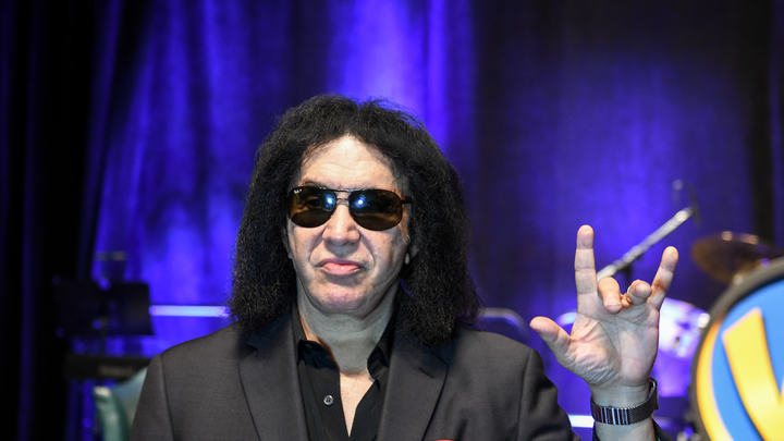 Знаменитый рокер из Kiss хочет запатентовать «козу»