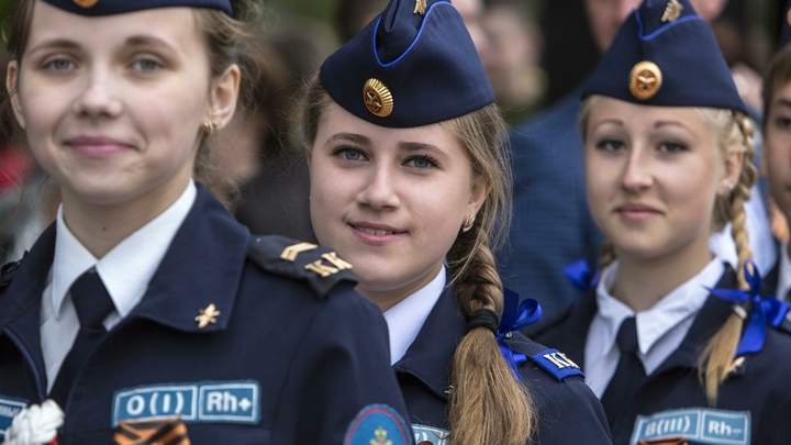 Красота в погонах: на Кубке конфедераций работают 200 девушек-полицейских