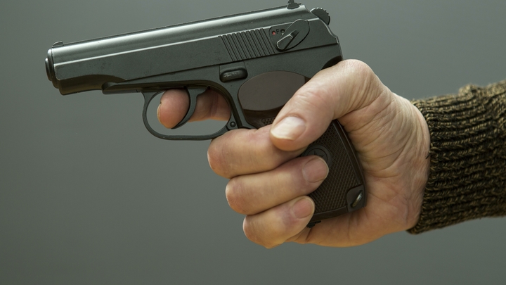 В Домодедово мужчина расстрелял из пистолета прятавшихся от дождя подростков