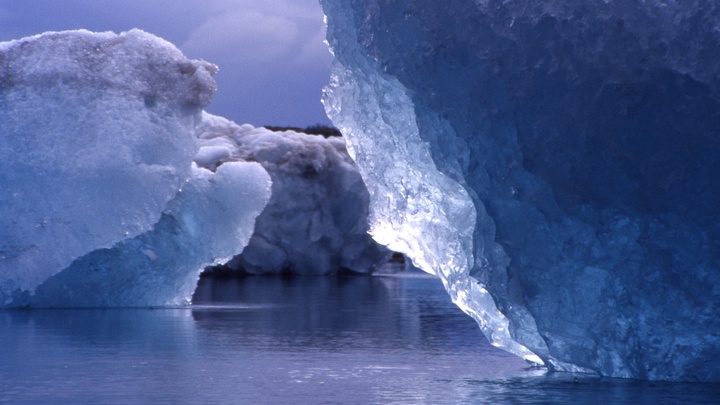 Дрейфующий мега-айсберг затопит многие страны мира