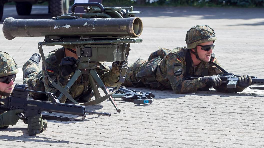В учениях НАТО в Румынии примут участие 25 тысяч военных и 3 тысячи боевых машин В учениях НАТО в Румынии примут участие 25 тысяч военных и 3 тысячи боевых машин