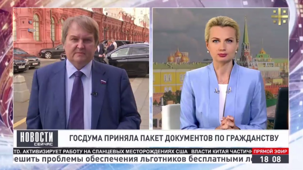В Госдуме рассказали о спорах по тексту присяги гражданина России В Госдуме рассказали о спорах по тексту присяги гражданина России