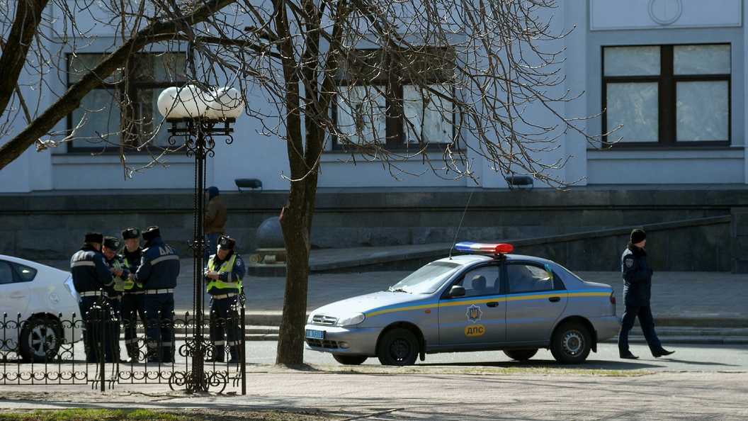 Неизвестные взяли заложников при захвате здания суда в Одесской области Неизвестные взяли заложников при захвате здания суда в Одесской области
