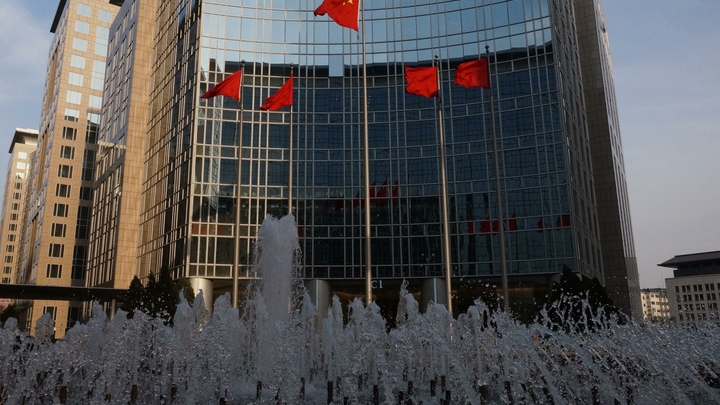 В Китае чиновника заподозрили в нарушении принципов партии