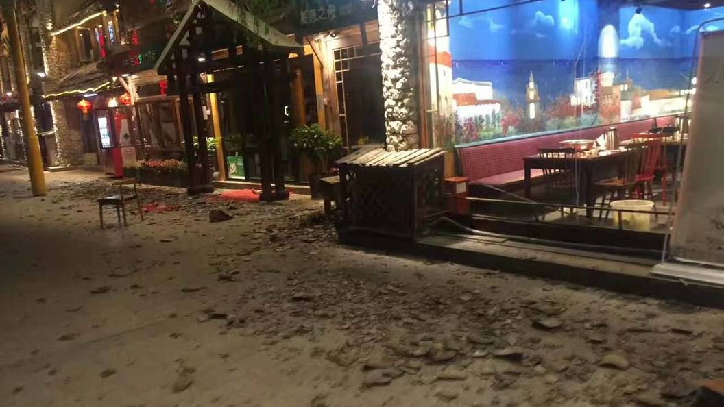 Число погибших при землетрясении в Сычуани выросло до семи, пострадавших - до сотни Число погибших при землетрясении в Сычуани выросло до семи, пострадавших - до сотни