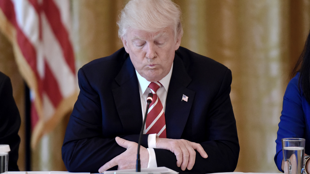 Трамп пообещал привлечь к ответу всех расистов Шарлотсвилля Трамп пообещал привлечь к ответу всех расистов Шарлотсвилля