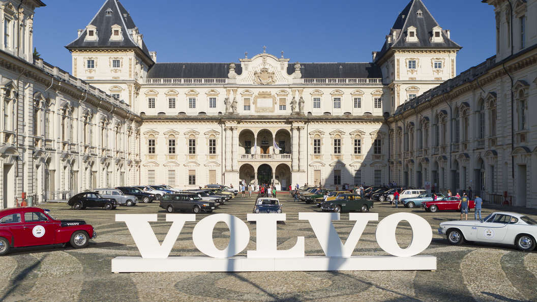 Совершенству нет предела: В кроссовере Volvo XC40 сделали отдельную полку для банковских карт Совершенству нет предела: В кроссовере Volvo XC40 сделали отдельную полку для банковских карт