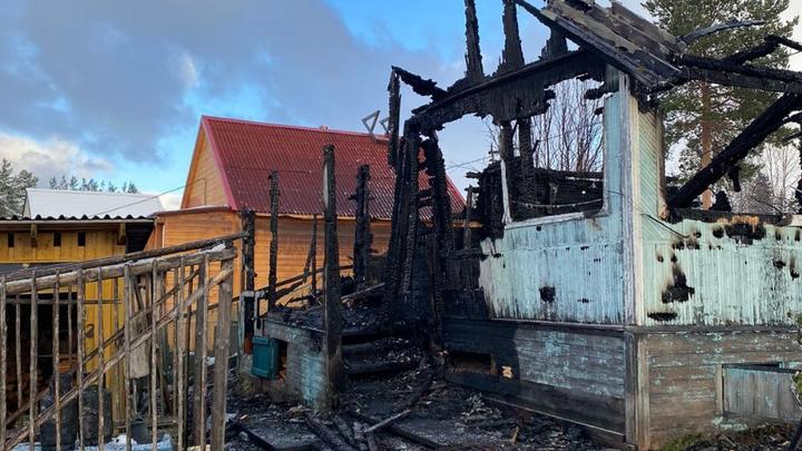 В СНТ Ягринское северодвинец сгорел вместе с домом