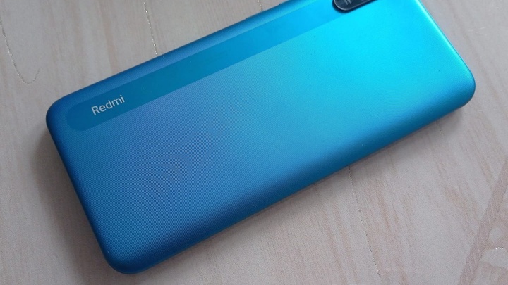 В Индии спящая женщина погибла при взрыве смартфона Redmi