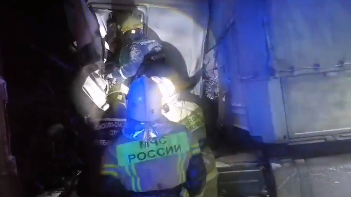 Водителя зажало в кабине после ДТП на М5 в Челябинской области