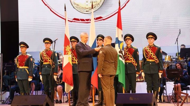 Новосибирские росгвардейцы получили медали и ордена после возвращения со спецоперации