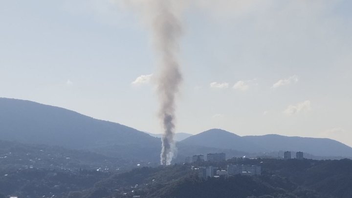 В пригороде Туапсе при тушении пожара в кафе Гермес пострадал спасатель