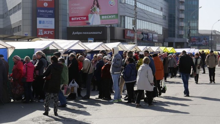 В Новосибирске прошла ещё одна универсальная ярмарка возле ГУМа
