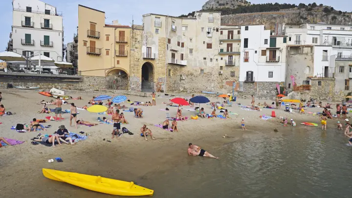 Итальянец раскритиковал русских туристов за пагубную привычку: Люди из низшего класса так делают обычно