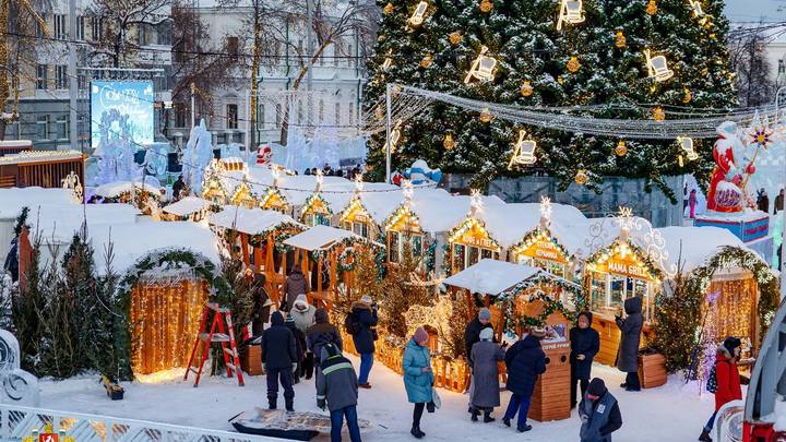 В Екатеринбурге прошло официальное открытие Ледового городка на площади 1905 года