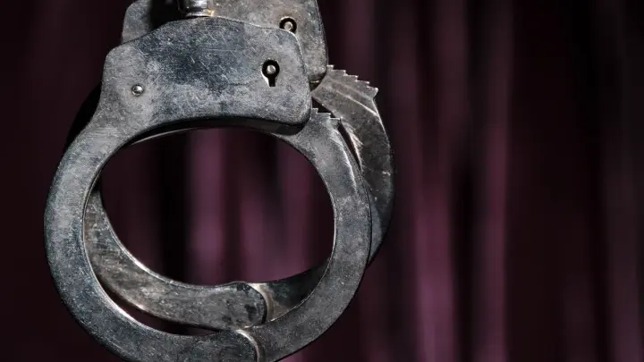 Неизвестный застрелил парня и отрезал ему голову на глазах у родных