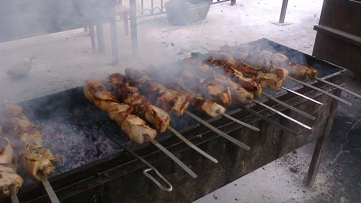 Почему стареет кожа при жарке шашлыка