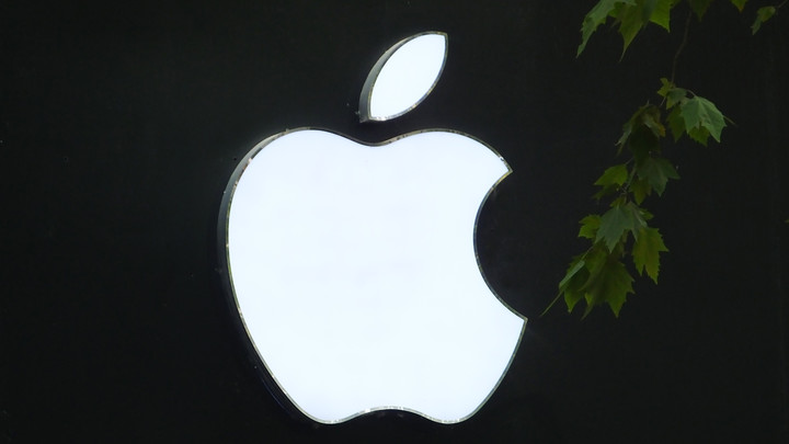 Глава Apple Тим Кук урезал себе зарплату на 40%. Пронько похвалил: Хороший пример