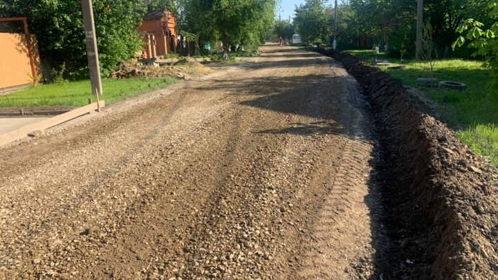В Центральном округе Краснодара начался ремонт 40 гравийных дорог