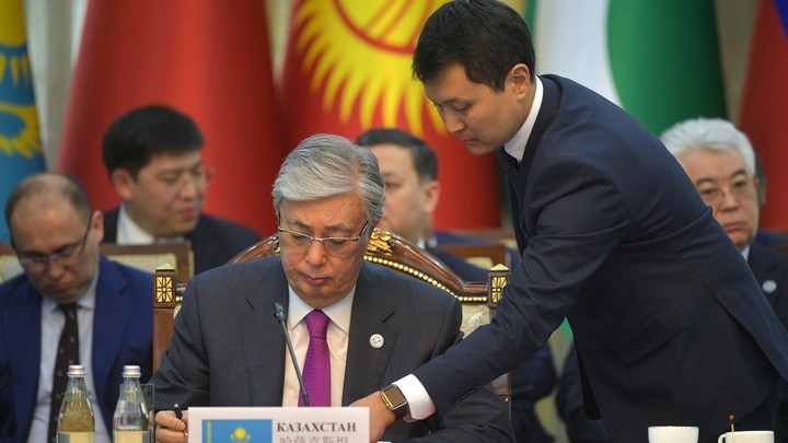 Выборы в Казахстане за минуту: Победу Токаева предсказали в КВН