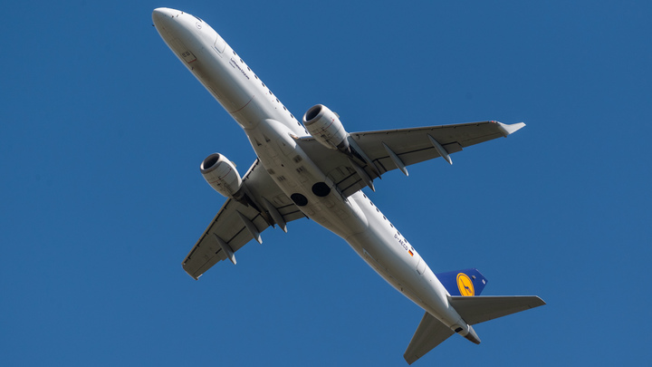 Последние переговоры до крушения в Актау: Экипаж погибшего борта несколько раз просил диспетчера. Ответа не было