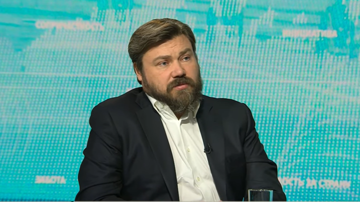 Показательный суд - единственный шанс Медведева: Спасти Единую Россию можно и без смены названия