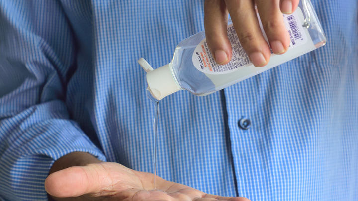 Геническая и Скадовская больницы получили около тонны антисептиков