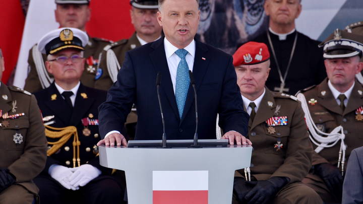 Главный полицейский Польши уговорил президента продлить на 2 месяца режим ЧС у границы с Беларусью