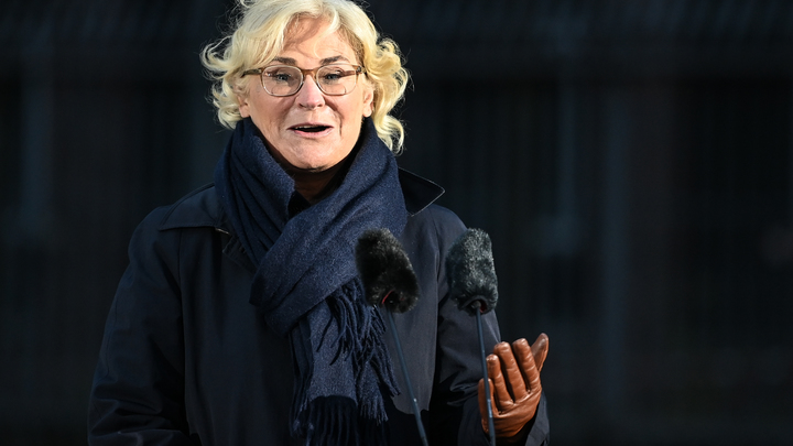 Советник Шойгу показал нового министра обороны Германии: Вдруг исчезли все слова, кроме одного