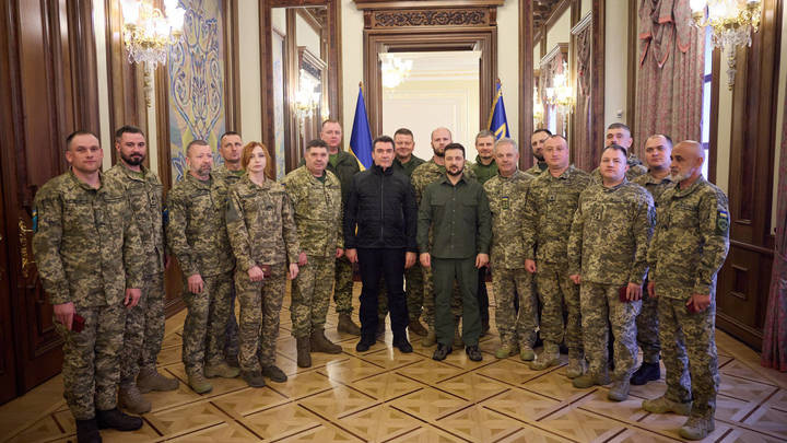 Офицеры ВСУ в панике: Ждут приказа бежать из Артёмовска