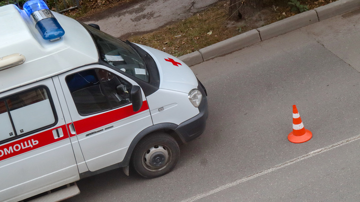 Под Екатеринбургом в столкновении фургона и легковушки погибли три человека