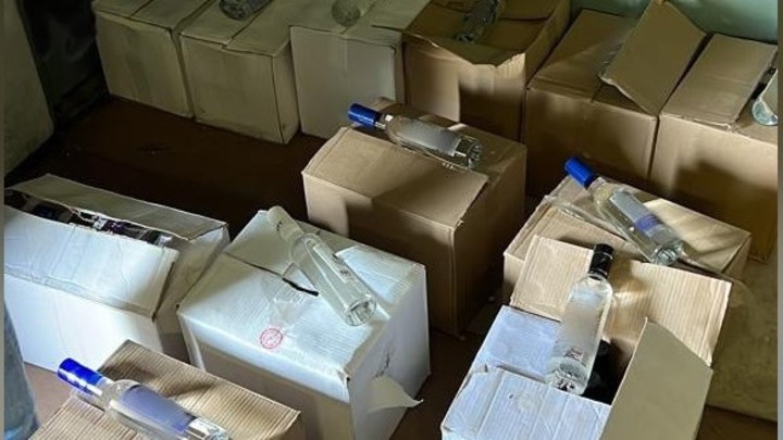 На черный день: в Челябинске бабушка приготовила к продаже 3 тысячи литров спирта